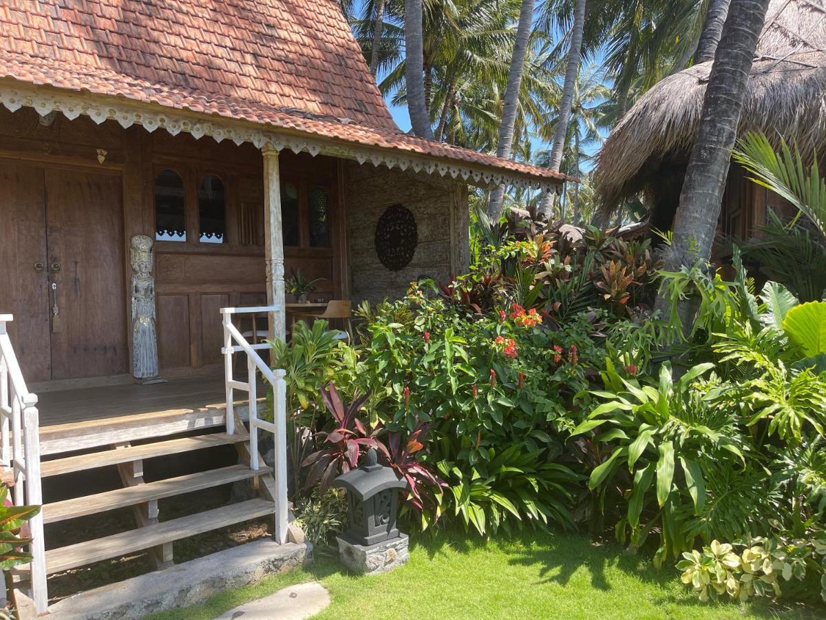 Louka Beach Bali Tianyar Exterior photo