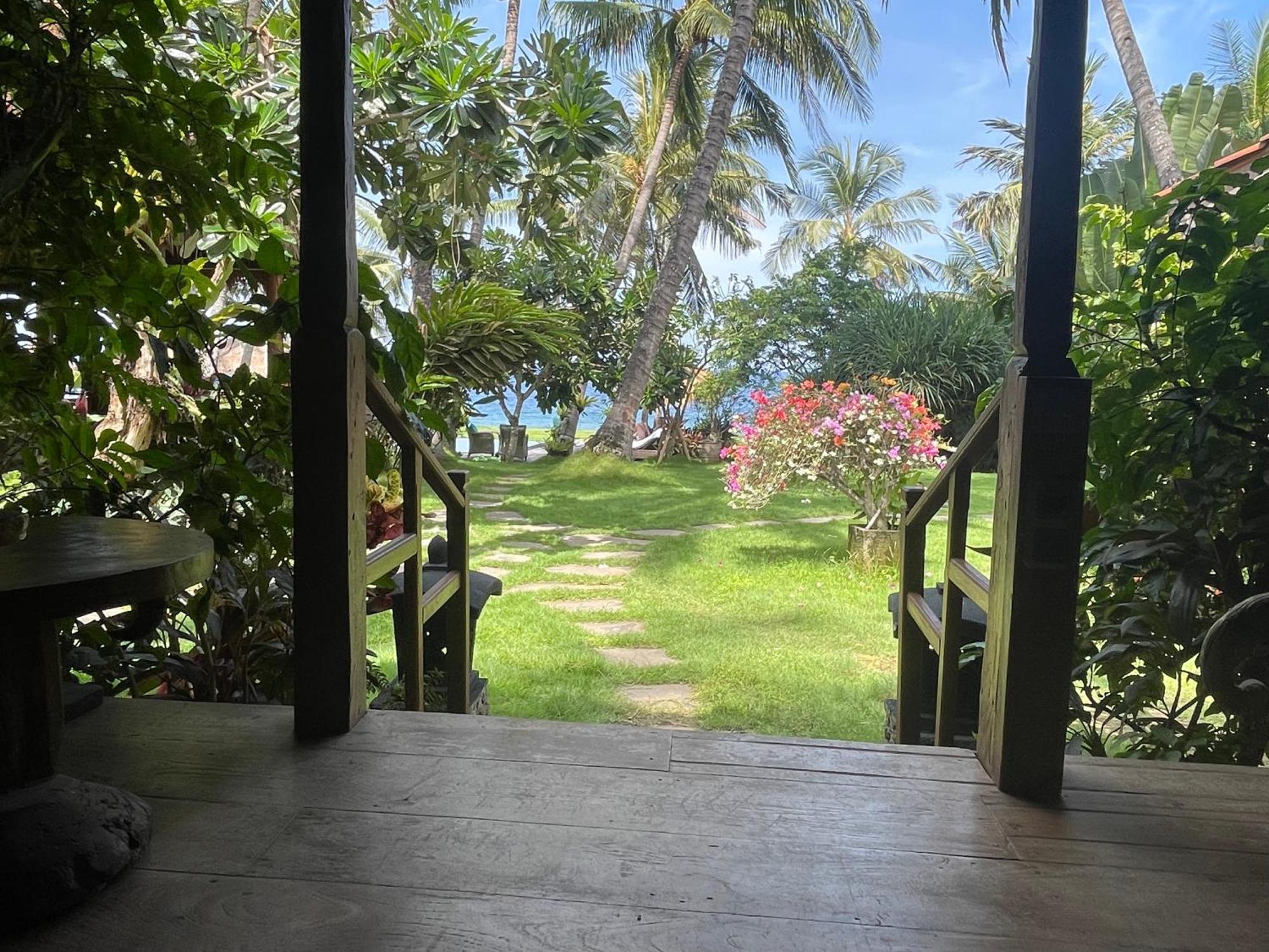 Louka Beach Bali Tianyar Exterior photo